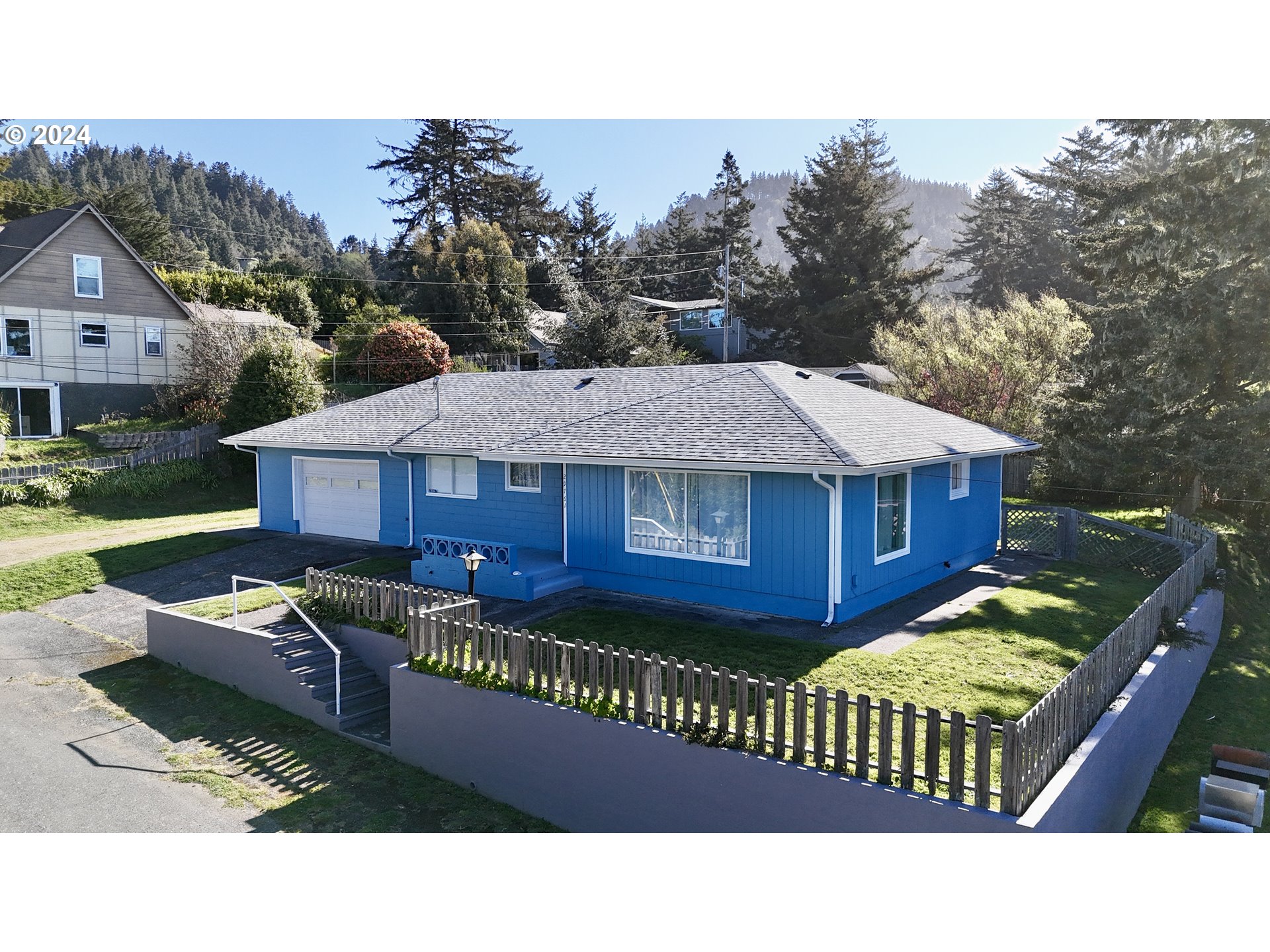 29761 SUTTON ST Gold Beach, Brookings Home Listings - Pacific Coastal Real Estate