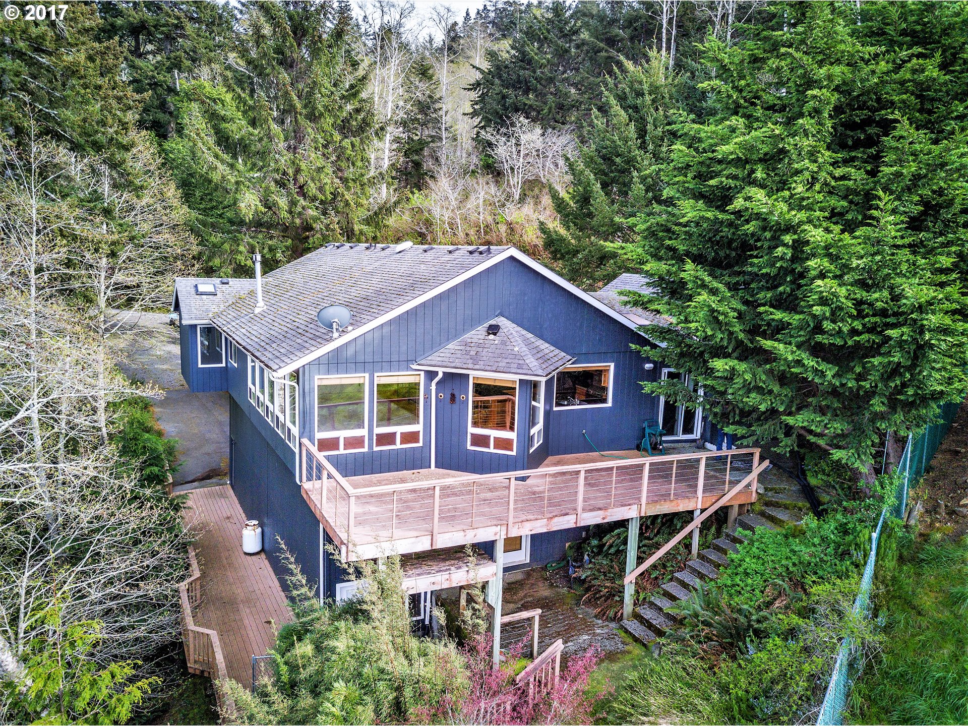 29990 ROGUE VIEW LN Gold Beach, Brookings Home Listings - Pacific Coastal Real Estate